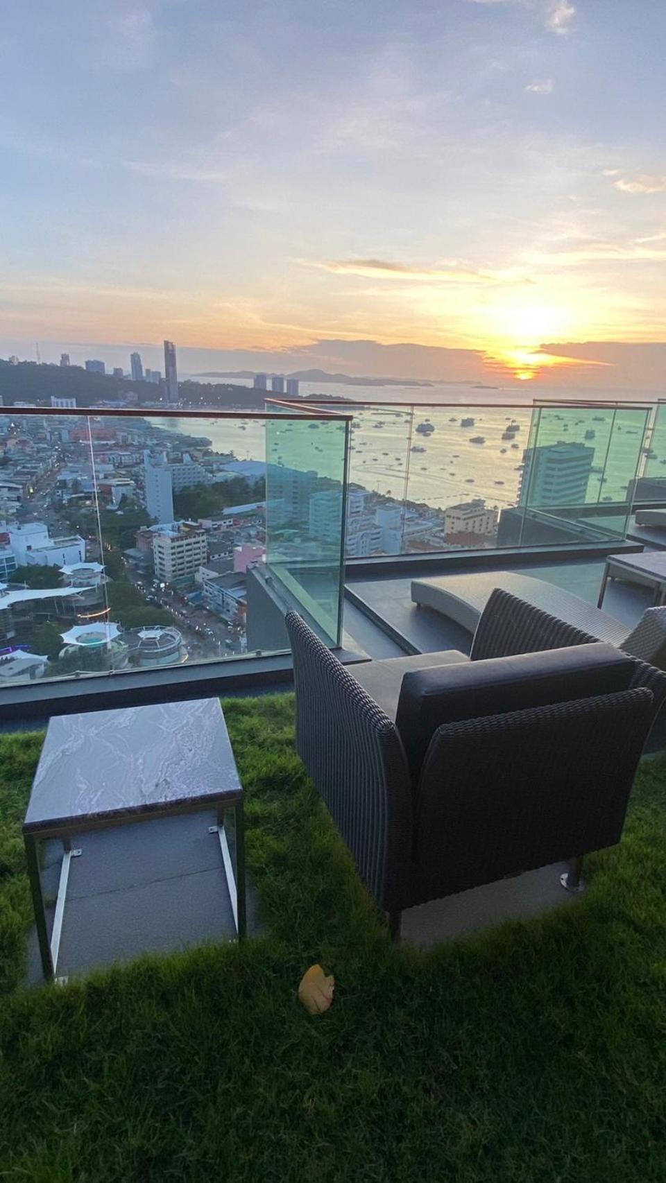 The Edge Central Pattaya Seaview With Infinity Pool & Free Netflix Exteriér fotografie